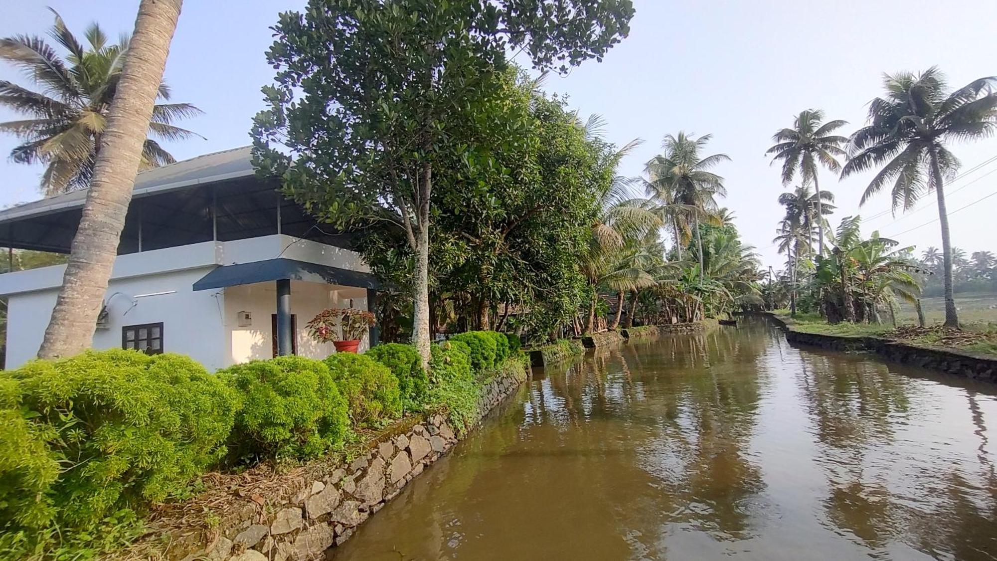 Valentine'S Rice Bowl Home Stay Alappuzha ภายนอก รูปภาพ